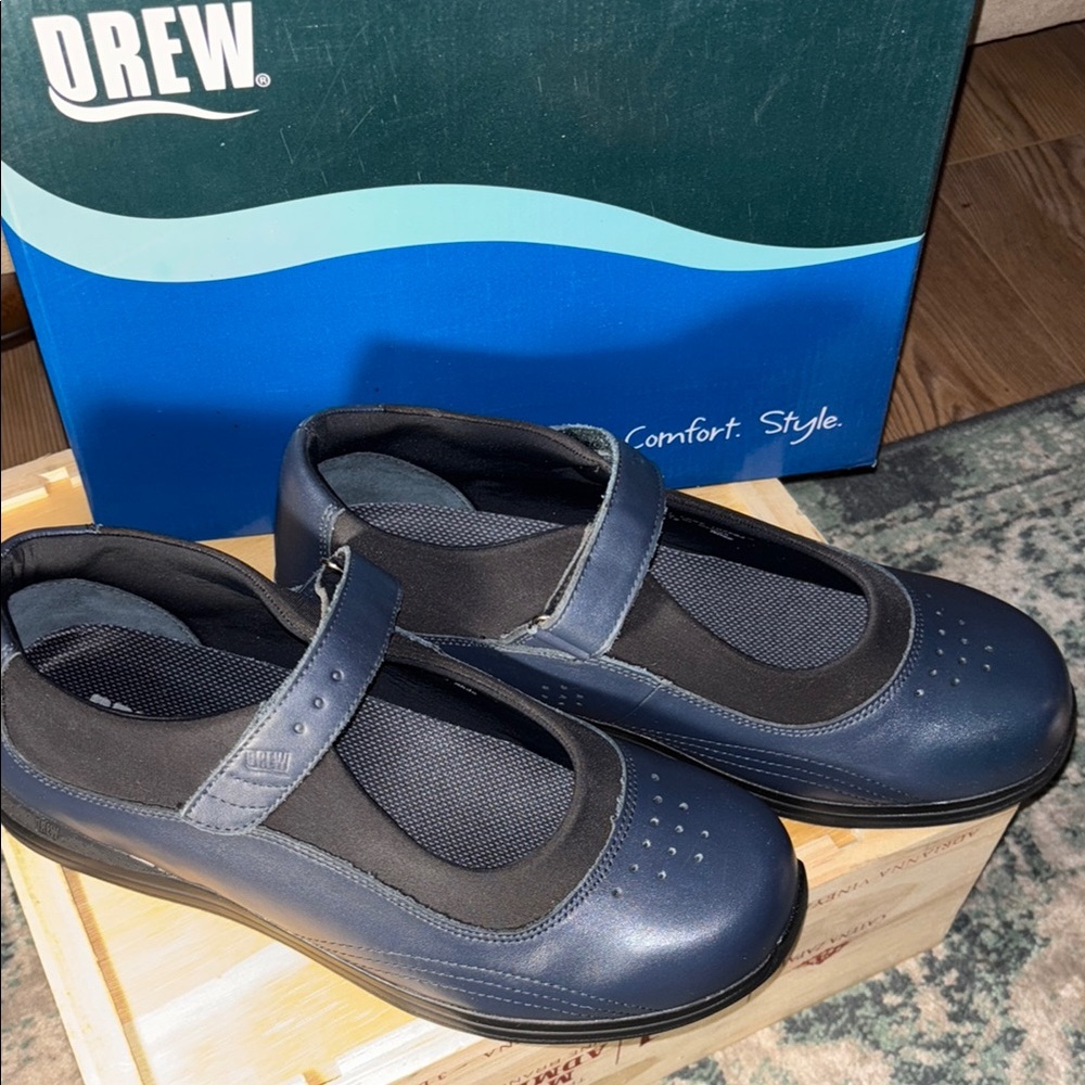 Rose by DREW Mary Jane size 11.5 WW navy Leather new